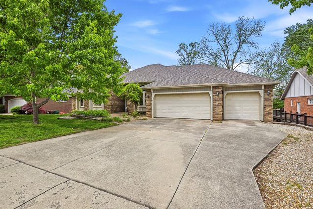 1915 E Canterbury Street, Springfield, MO 65804