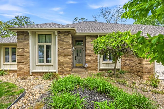 1915 E Canterbury Street, Springfield, MO 65804