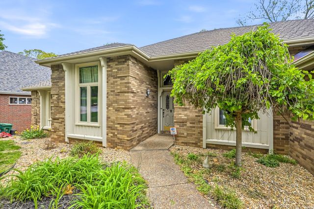 1915 E Canterbury Street, Springfield, MO 65804