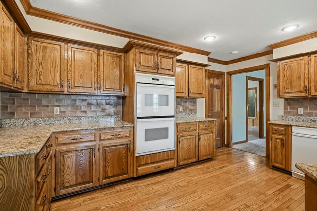 1915 E Canterbury Street, Springfield, MO 65804