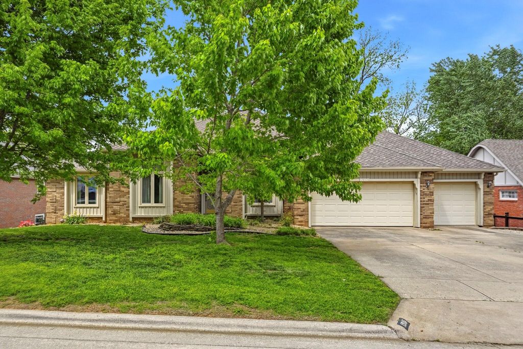 1915 E Canterbury Street, Springfield, MO 65804