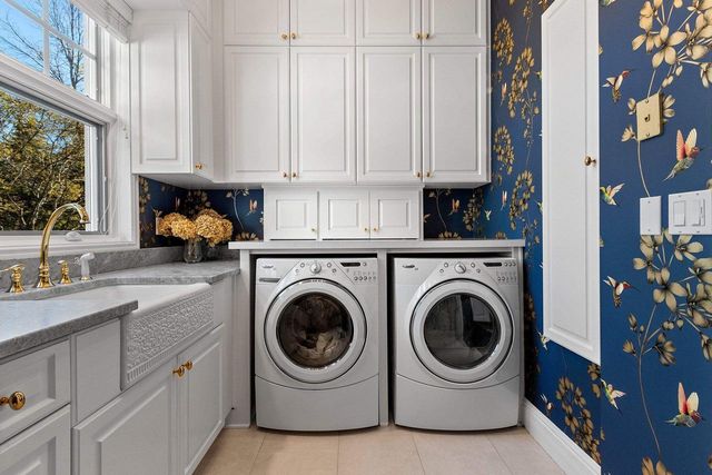 3555 NICOLET DRIVE, Green Bay, WI 54311