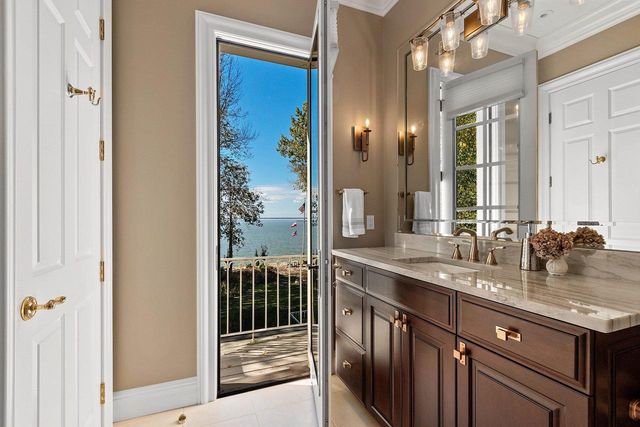 3555 NICOLET DRIVE, Green Bay, WI 54311