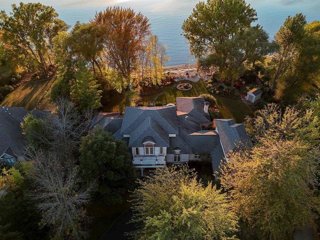 3555 NICOLET DRIVE, Green Bay, WI 54311