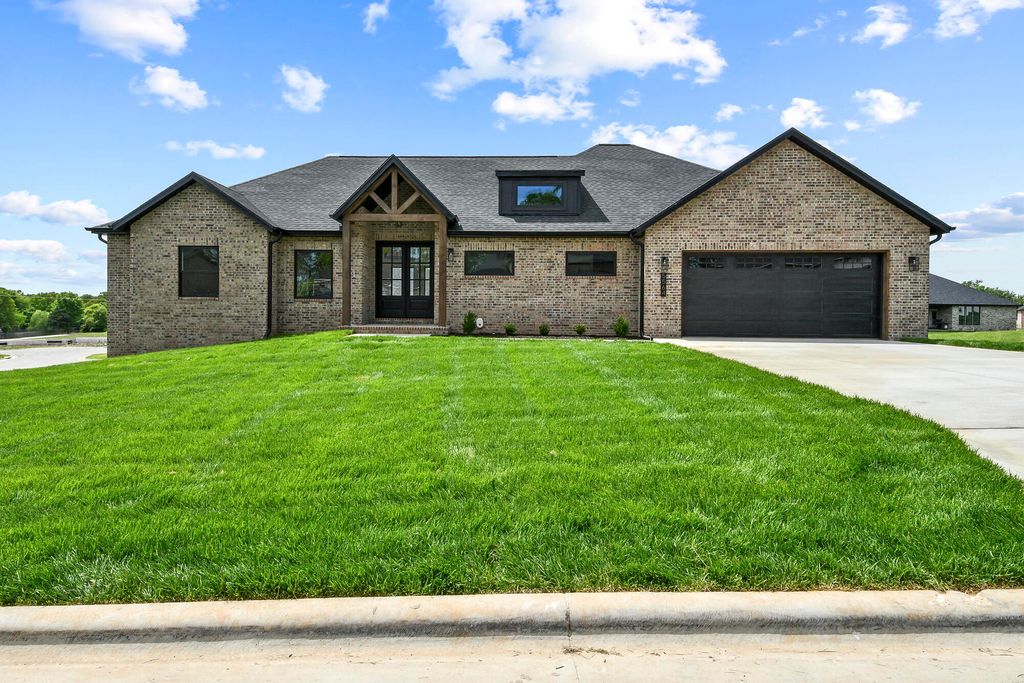 5564 East Wild Horse Drive, Springfield, MO 65802