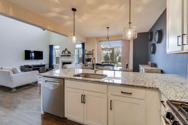 3223 N Heritage Lane, Arlington Heights, IL 60004