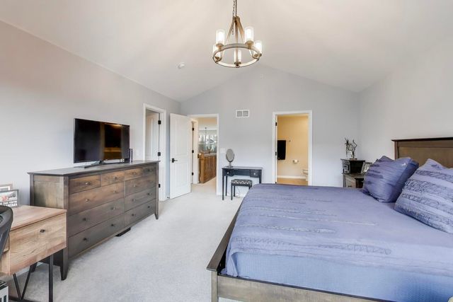 3223 N Heritage Lane, Arlington Heights, IL 60004