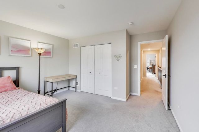 3223 N Heritage Lane, Arlington Heights, IL 60004