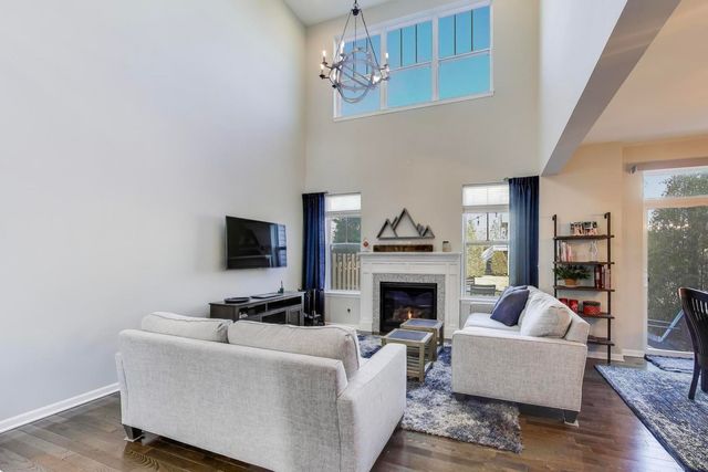 3223 N Heritage Lane, Arlington Heights, IL 60004