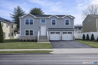 15 Yorktown Ridge, Waterbury, CT 06704