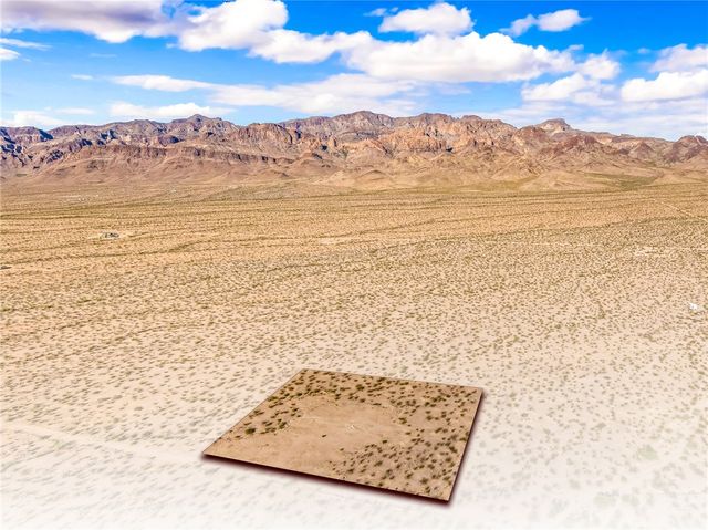 4097 Topaz Road, Golden Valley, AZ 86413