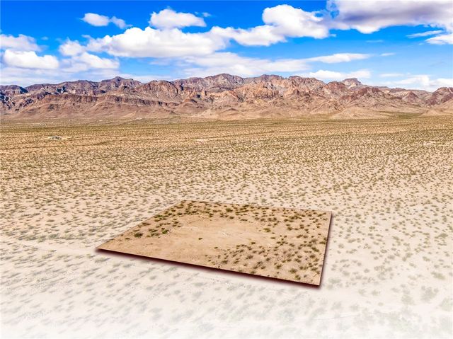 4097 Topaz Road, Golden Valley, AZ 86413