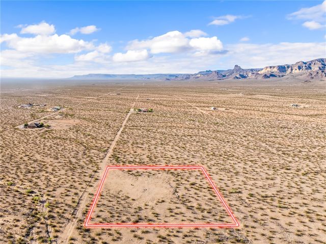 4097 Topaz Road, Golden Valley, AZ 86413