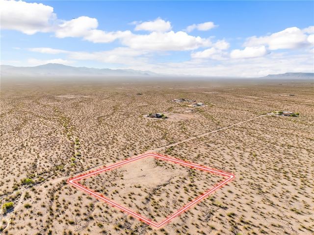 4097 Topaz Road, Golden Valley, AZ 86413