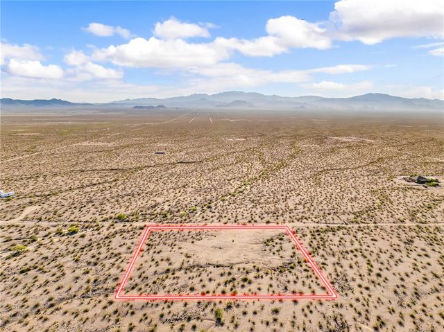 4097 Topaz Road, Golden Valley, AZ 86413