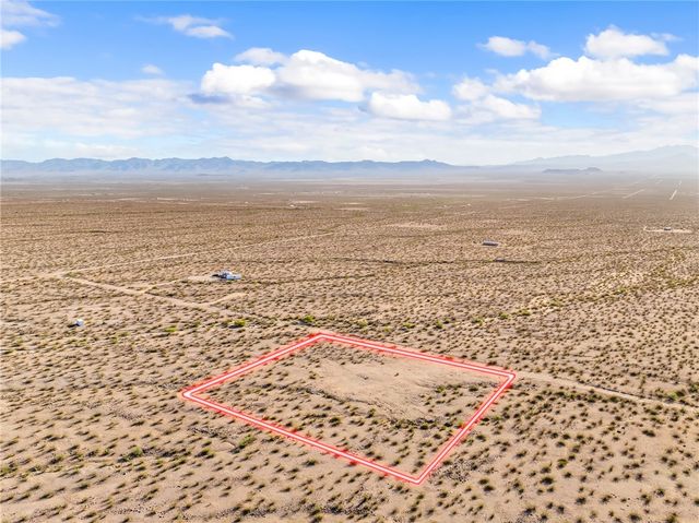 4097 Topaz Road, Golden Valley, AZ 86413