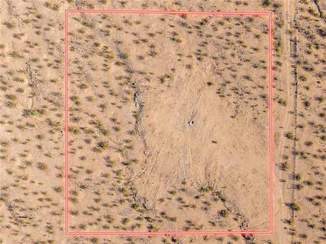 4097 Topaz Road, Golden Valley, AZ 86413