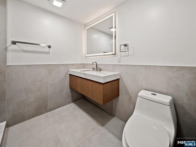 72 Fremont Avenue, Park Ridge, NJ 07656
