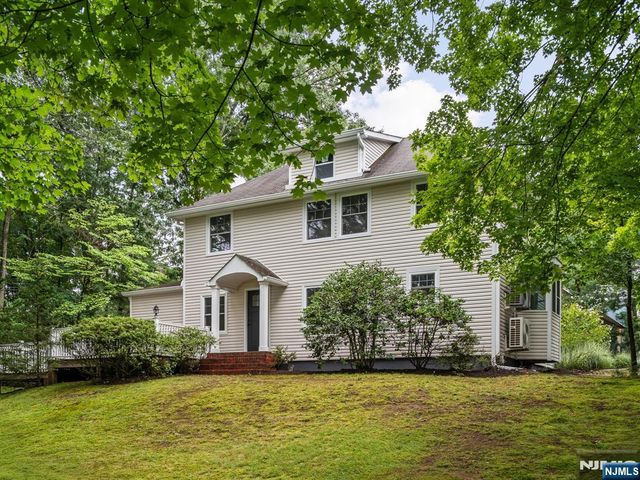 72 Fremont Avenue, Park Ridge, NJ 07656