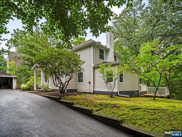 72 Fremont Avenue, Park Ridge, NJ 07656