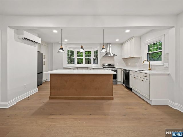 72 Fremont Avenue, Park Ridge, NJ 07656