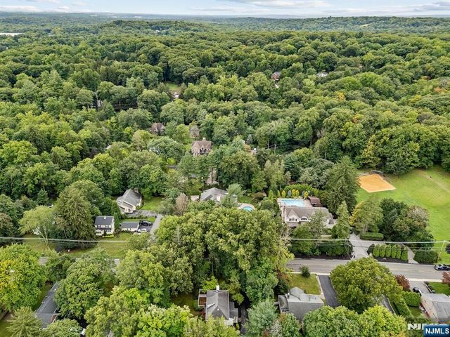 72 Fremont Avenue, Park Ridge, NJ 07656