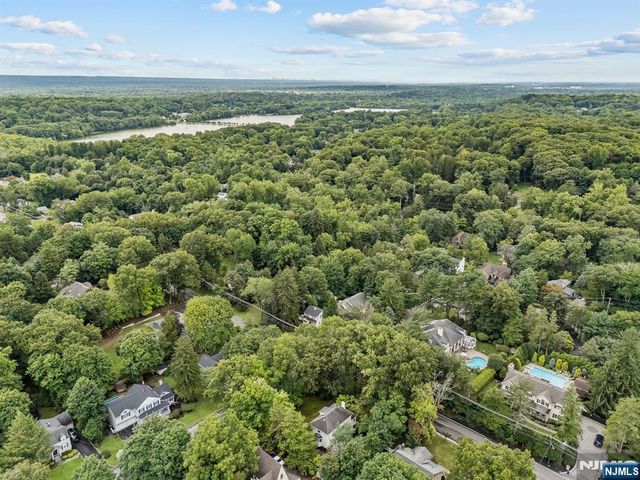 72 Fremont Avenue, Park Ridge, NJ 07656