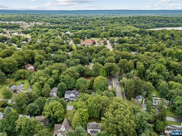 72 Fremont Avenue, Park Ridge, NJ 07656