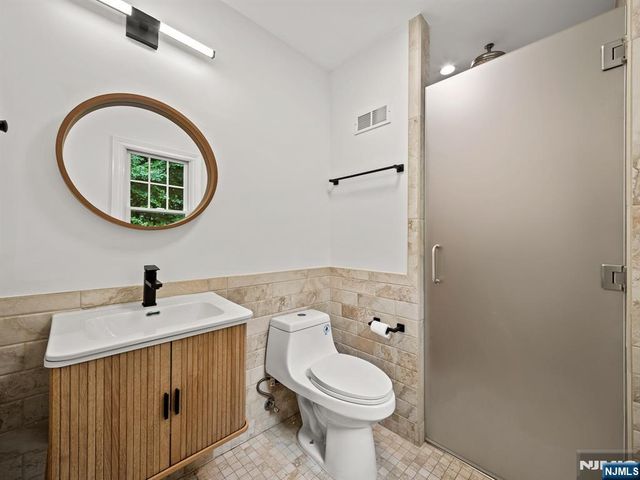 72 Fremont Avenue, Park Ridge, NJ 07656
