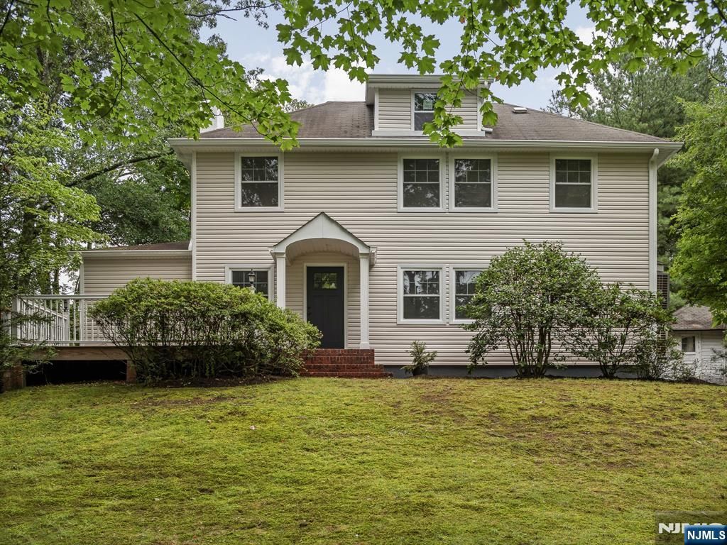 72 Fremont Avenue, Park Ridge, NJ 07656
