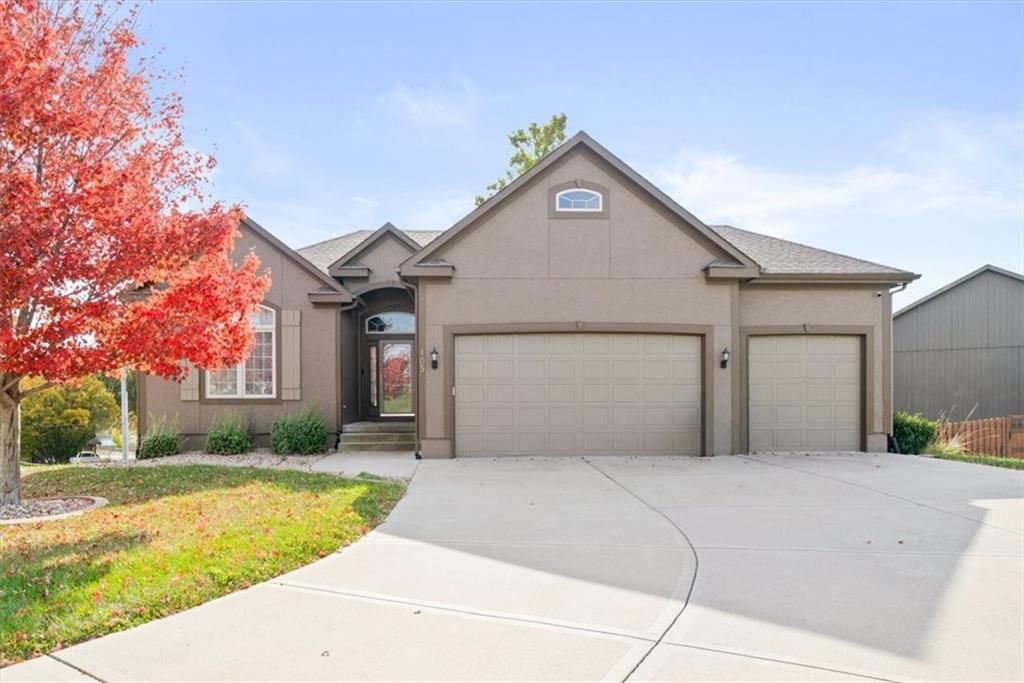 105 N Eastglen Drive, Raymore, MO 64083