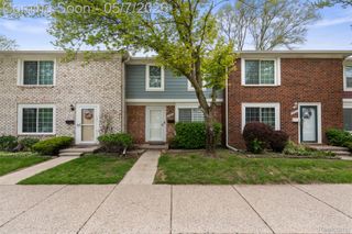 24525 Seaton Circuit E 17, Warren, MI 48091