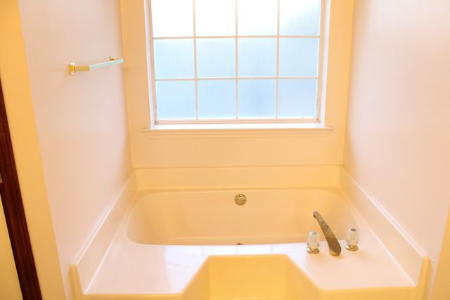 318 Creekview Circle, Crandall, TX 75114