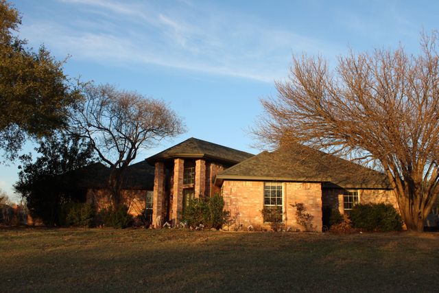 318 Creekview Circle, Crandall, TX 75114