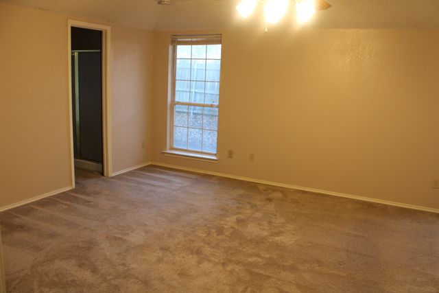 318 Creekview Circle, Crandall, TX 75114