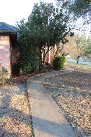 318 Creekview Circle, Crandall, TX 75114