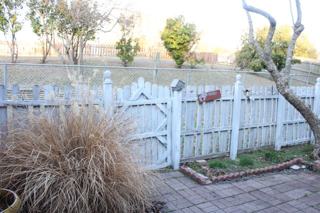 318 Creekview Circle, Crandall, TX 75114