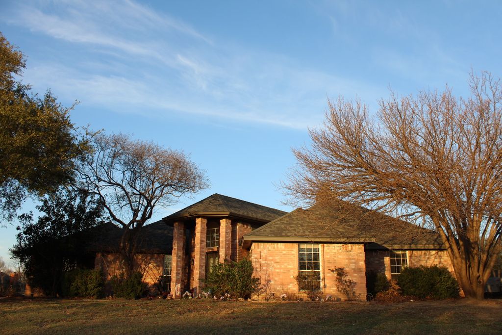 318 Creekview Circle, Crandall, TX 75114