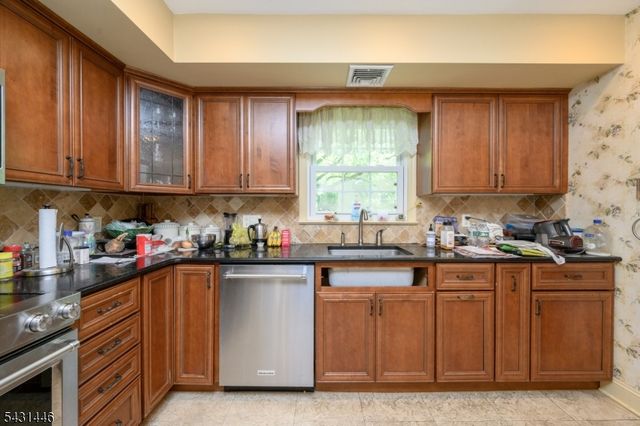1 Ash Ln, Parsippany-troy Hills Twp., NJ 07034