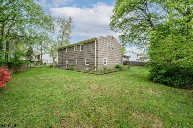 1 Ash Ln, Parsippany-troy Hills Twp., NJ 07034