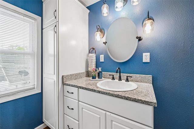 921 H Avenue NW, Cedar Rapids, IA 52405