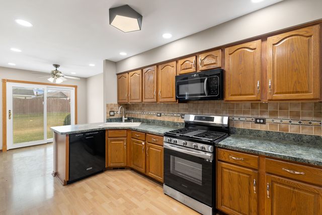 7811 Bristol Park Drive, Tinley Park, IL 60477