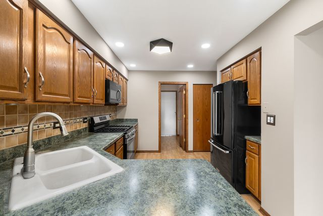 7811 Bristol Park Drive, Tinley Park, IL 60477