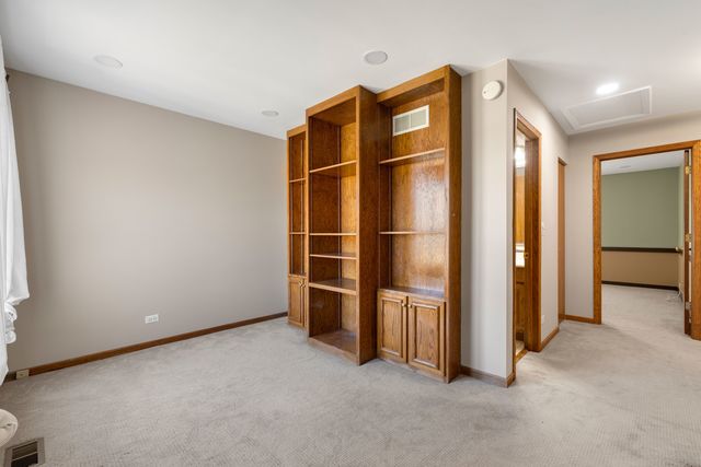 7811 Bristol Park Drive, Tinley Park, IL 60477