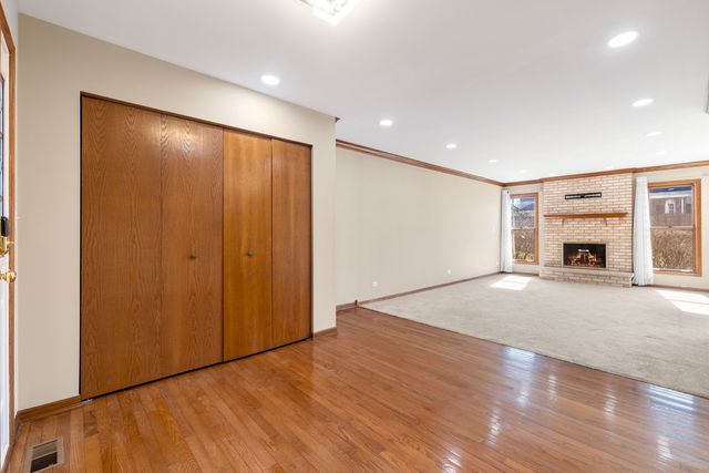 7811 Bristol Park Drive, Tinley Park, IL 60477