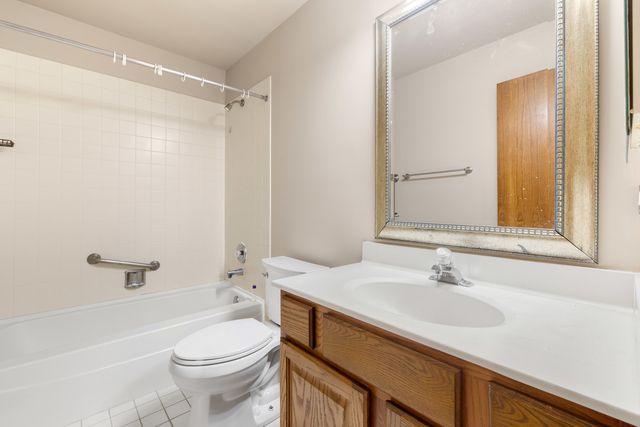 7811 Bristol Park Drive, Tinley Park, IL 60477