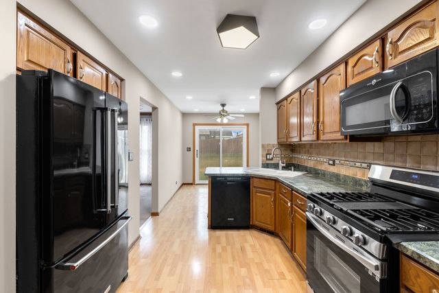 7811 Bristol Park Drive, Tinley Park, IL 60477