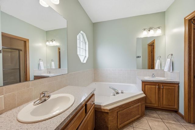 201 N Tanner Trail Ct, Valley Center, KS 67147
