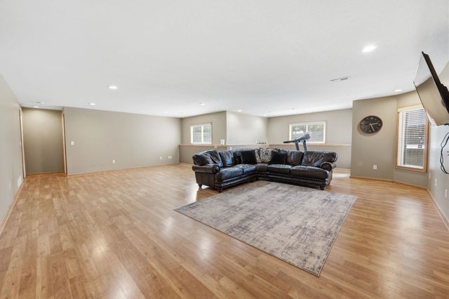 201 N Tanner Trail Ct, Valley Center, KS 67147