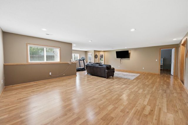 201 N Tanner Trail Ct, Valley Center, KS 67147